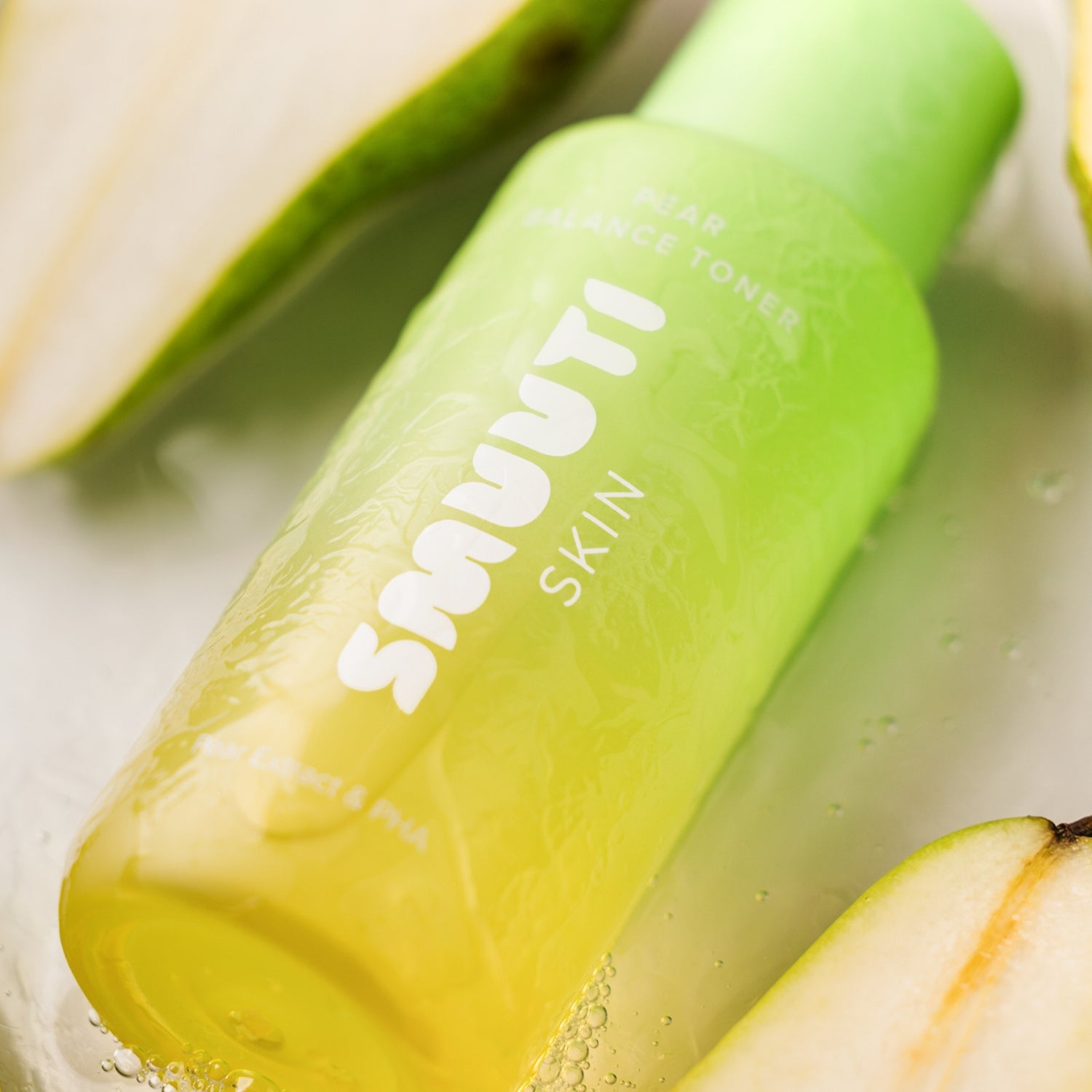 closeup of smuuti skin pear balance serum